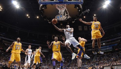 开云体育连接-特色足球文化灯光景观在城市夜景中成为独特风景线，足球灯光球场