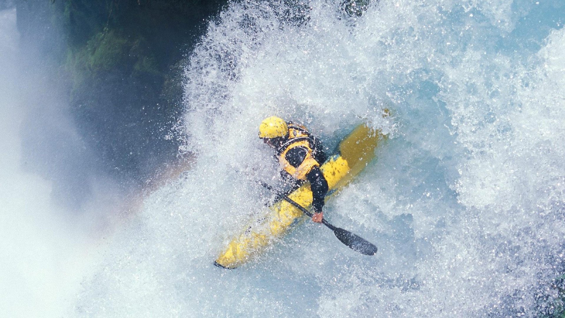 库里赛后与小球迷温情互动,库里和队友